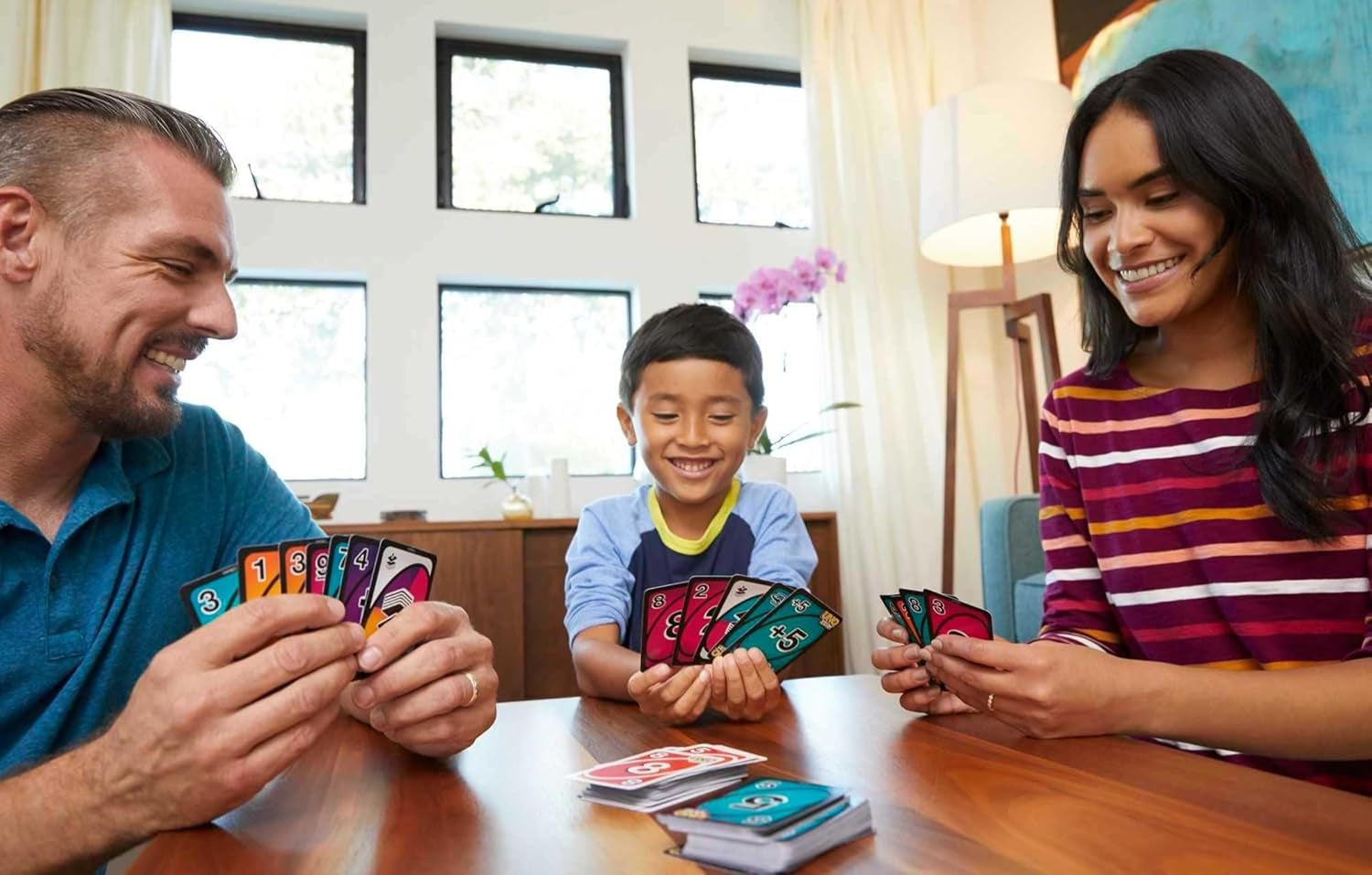 UNO FLIP! Card Game in Storage & Travel Tin, Color Blind Accessible Deck for Kids, Adults & Family Nights & Parties (Amazon Exclusive)